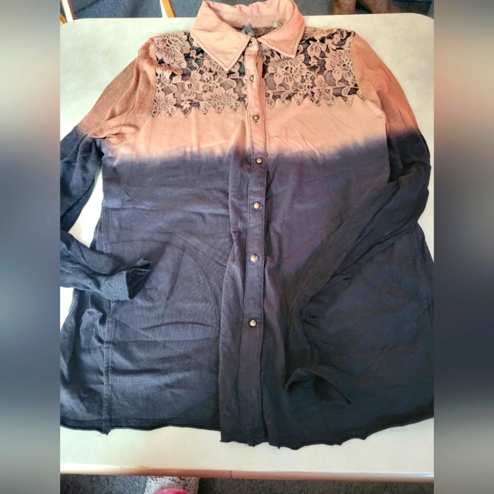 GUC GIMMICKS BY BUCKLE MISSES SZ XL Lace Ombre Button-Up Shirt